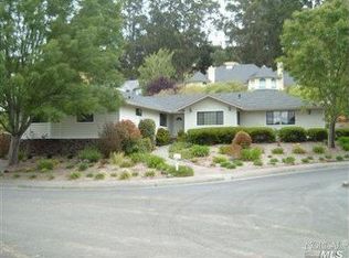 1055 Rancho Lindo Dr, Petaluma, CA 94952