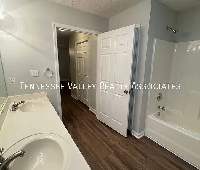 1513 Spelling Way — Photo 10