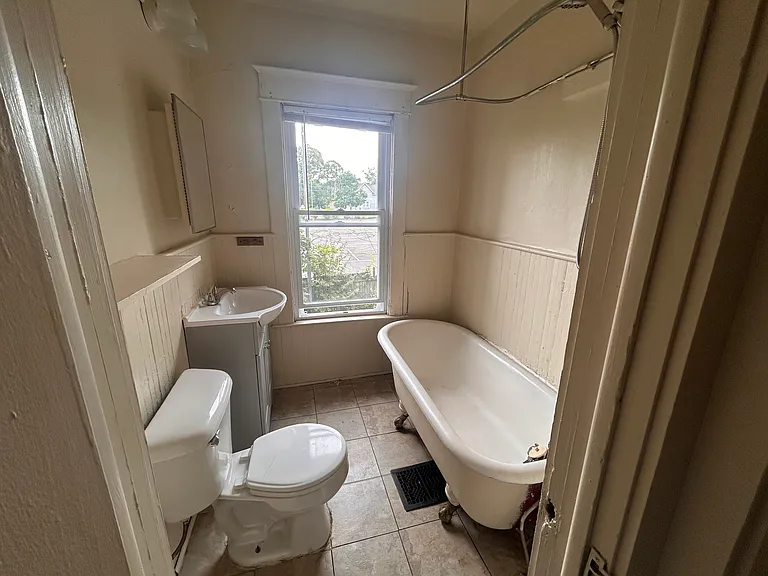 133 Woodlawn Ave — Photo 5