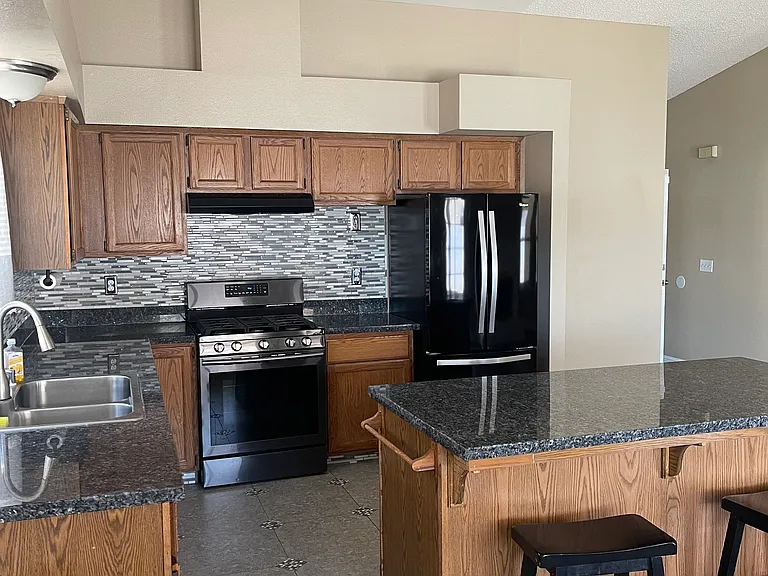 735 Rosewood Ln — Photo 2