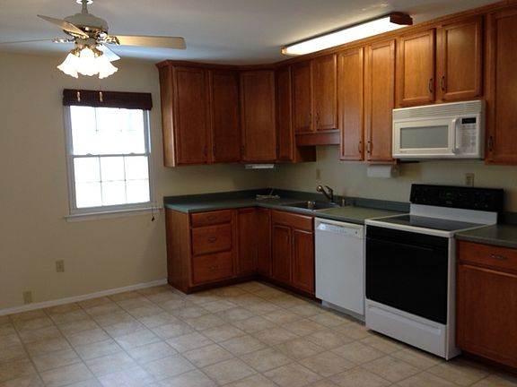 3rd image of 580 Bloomfield Ave APT 4A