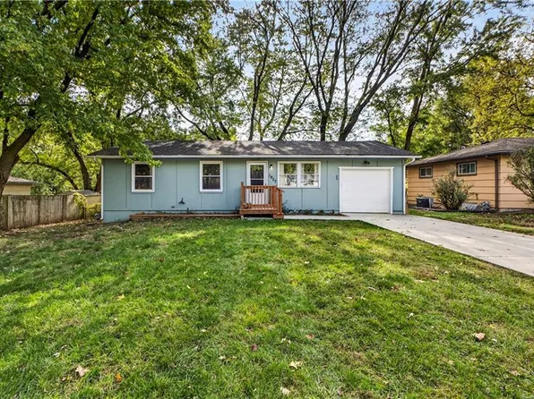 1927 Pottawatomie St, Leavenworth, KS 66048