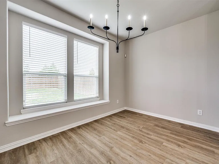 1709 Belton Dr — Photo 15