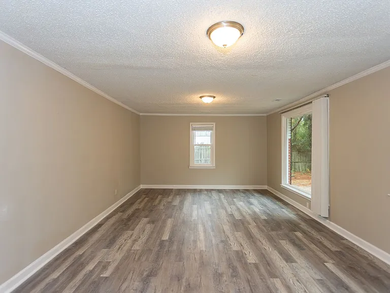 435 McCleary Ln — Photo 8