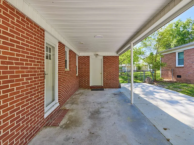 102 Tiffany Dr — Photo 15