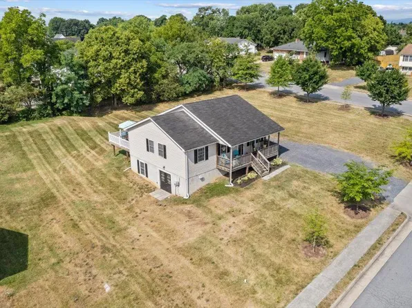 511 Morrison Dr, Woodstock, VA 22664