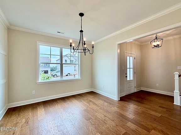 5th image of 8914 Queensdale Ln