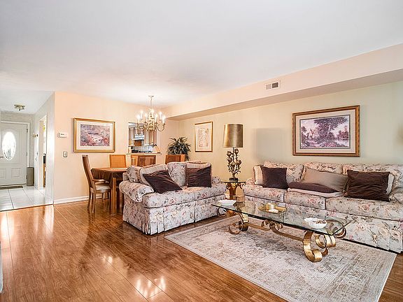 5th image of 58 Leigh Ave