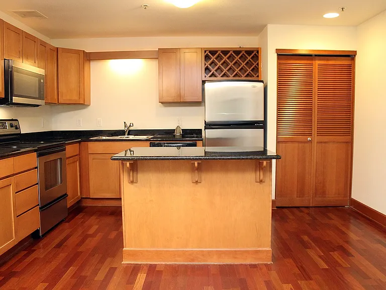 810 NW Naito Pkwy #F22 — Photo 6
