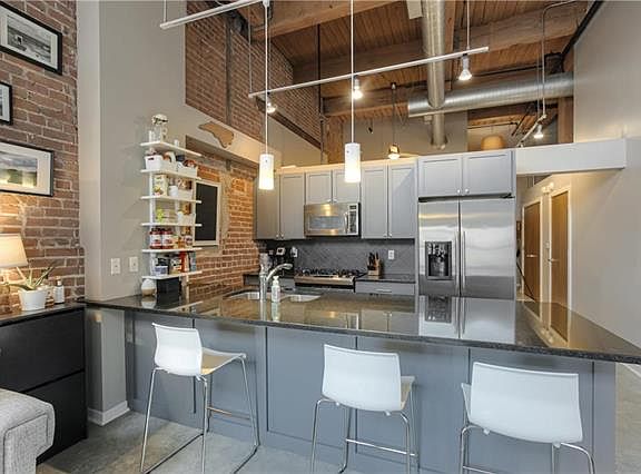 4th image of 712 Broadway Blvd #302