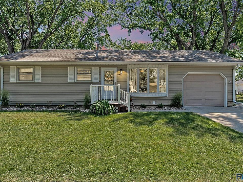 5 Park Ln, Canton, SD 57013 Zillow