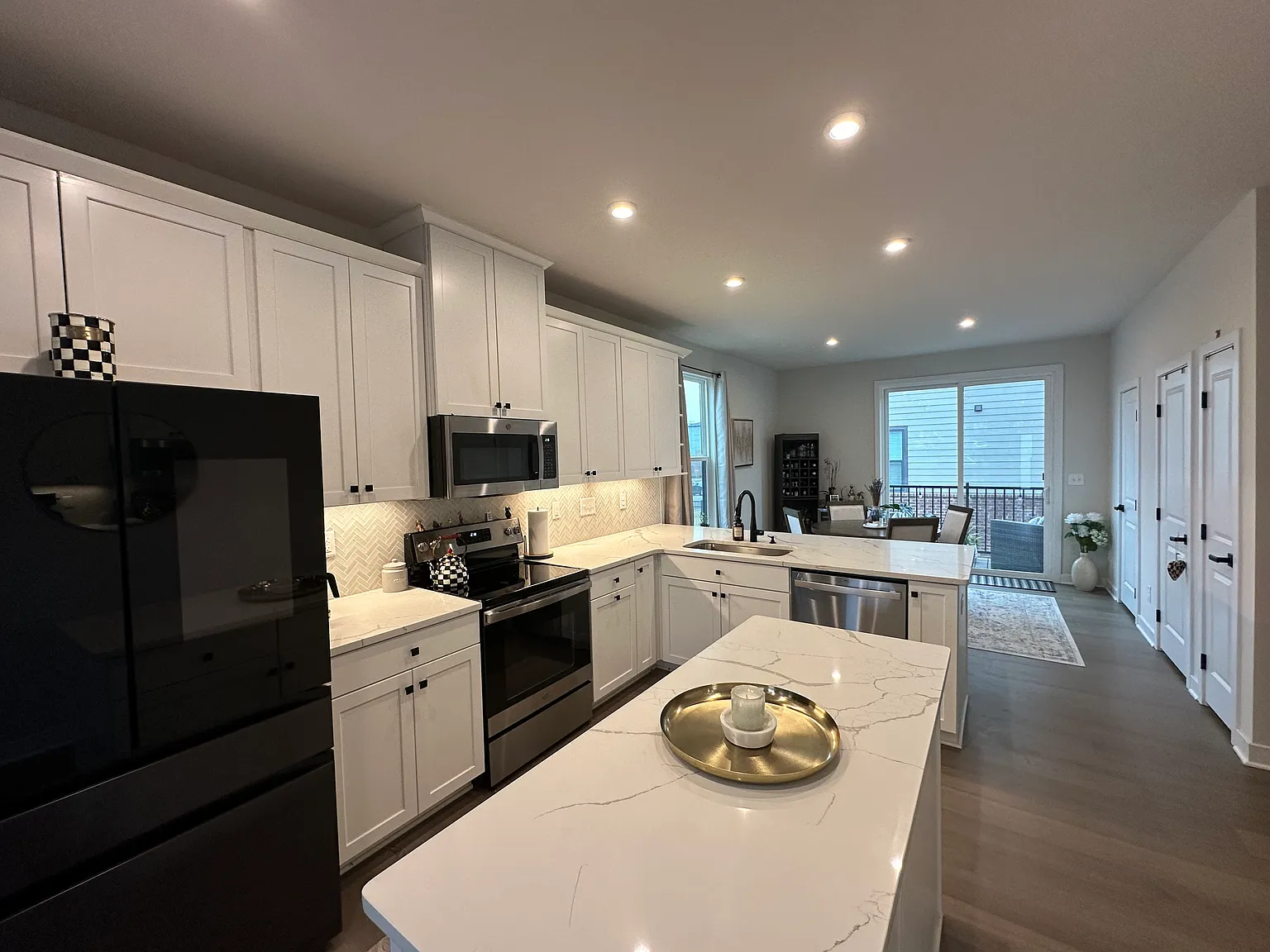 4752 Chastain Ave — Photo 4