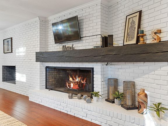 4th image of 3810 Crestwood Dr