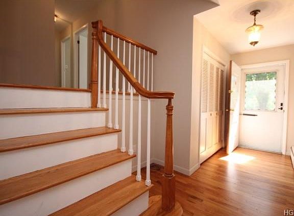 3rd image of 7 Knollwood Dr