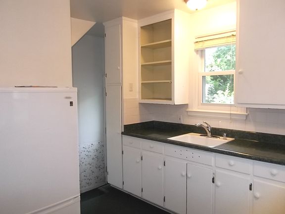 3rd image of 2643 Maplewood Ave
