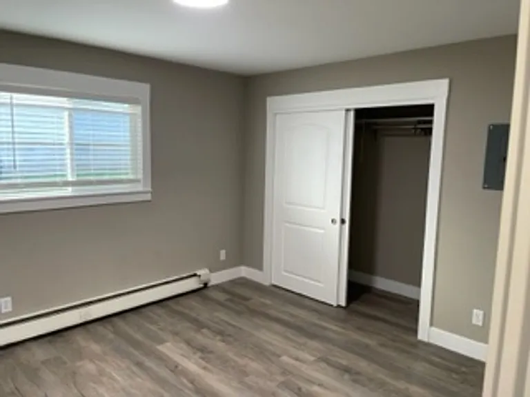 Newly Remodeled 1 Bedroom Apartment 1 Blk from Indiana University National Championship Team! — Photo 17