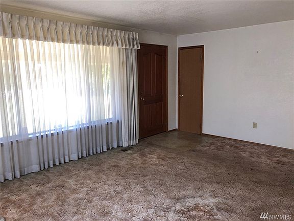 4th image of 6011 Milwaukee Ave E