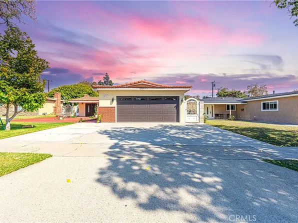 813 N Mantle Ln, Santa Ana, CA 92701