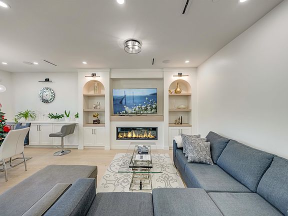 4th image of 683 W 19th Ave #2