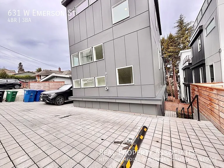 631 W Emerson St — Photo 37