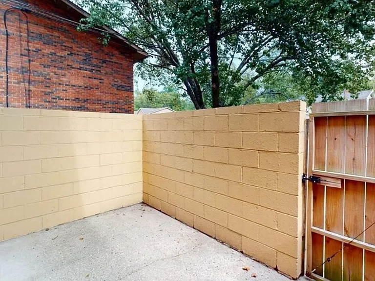 8 Garden Ln #C — Photo 3