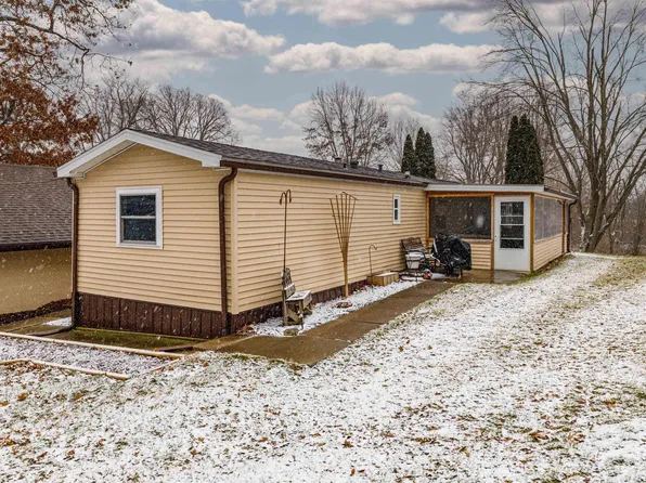 4655 S West Riley Sq, Pleasant Lake, IN 46779