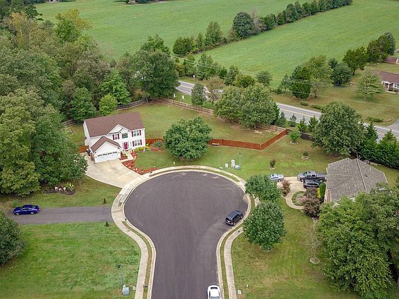 4th image of 105 N Wiltshire Ct