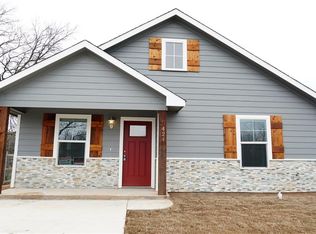 424 E Nelson St, Denison, TX 75021