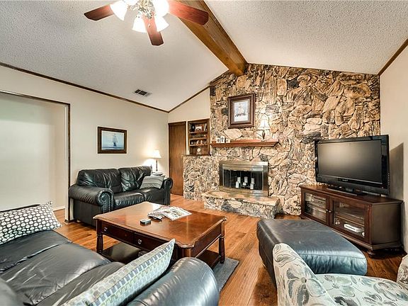 3rd image of 1189 Wood Ln