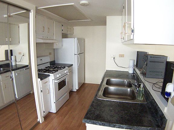 5th image of 29W600 Winchester Cir N Unit 3