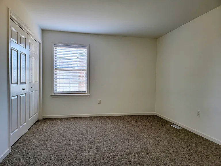 5206 Brook Dr — Photo 12