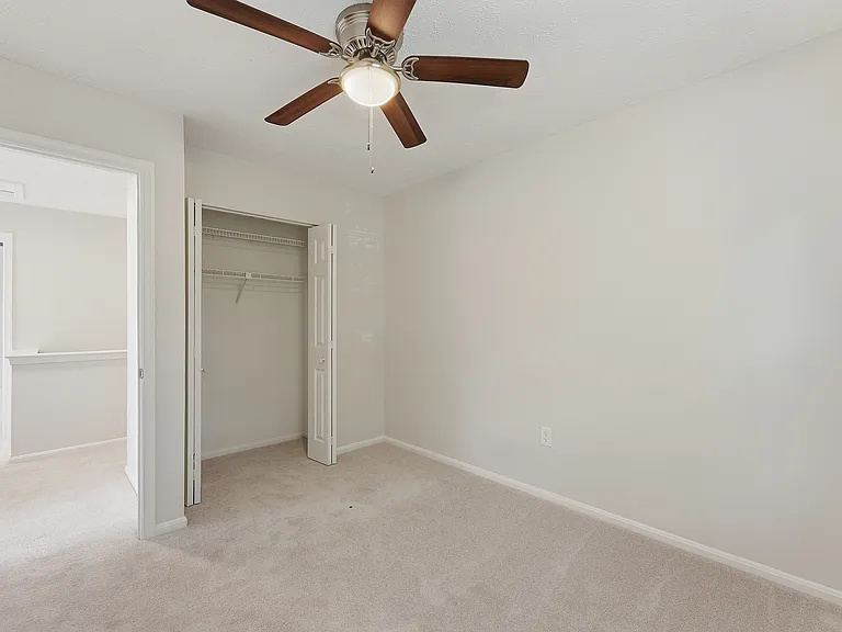 2401 W Rosecroft Village Cir — Photo 16