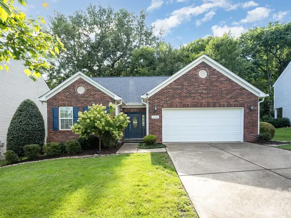 11334 Breezehill Ln, Charlotte, NC 28262