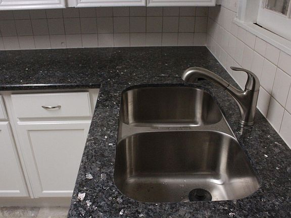 3rd image of 819 Cypress St