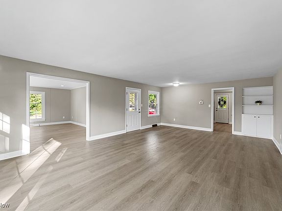 5th image of 18203 Van Aken Blvd