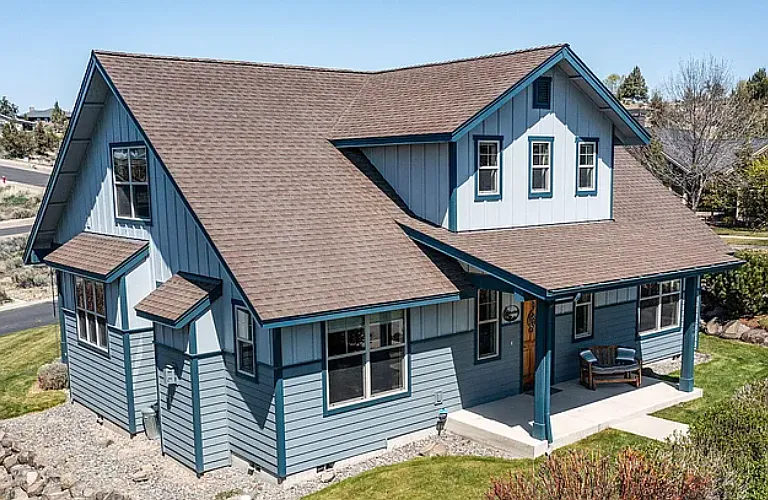 1082 SE Yarrow Ave — Photo 1