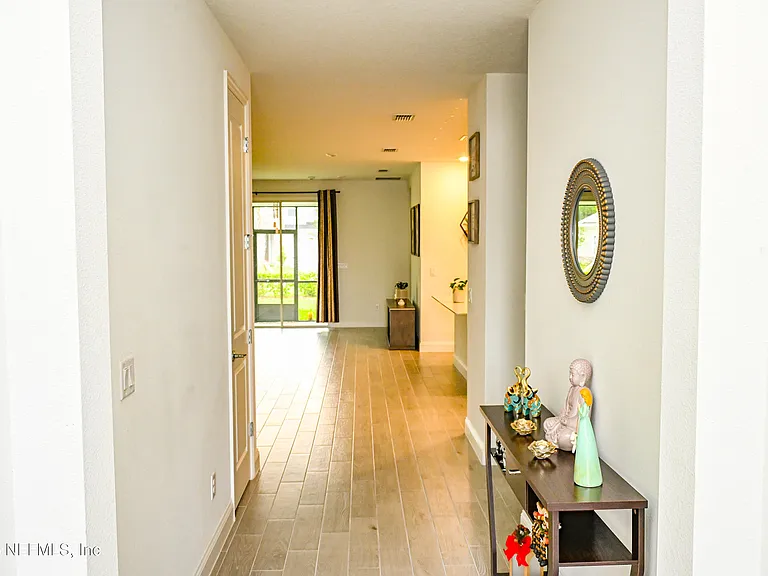 633 Superior Blvd — Photo 6