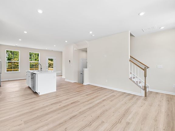 5th image of 3322 Beeler Ln #1
