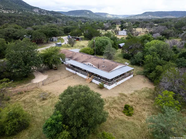 286 DEER RD, Tarpley, TX 78883
