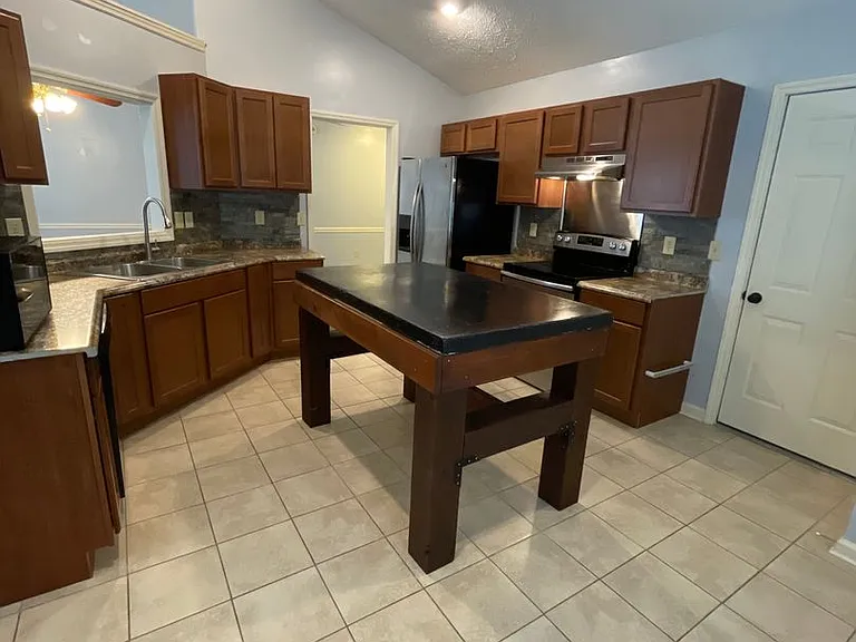 1016 Locust Ct — Photo 23
