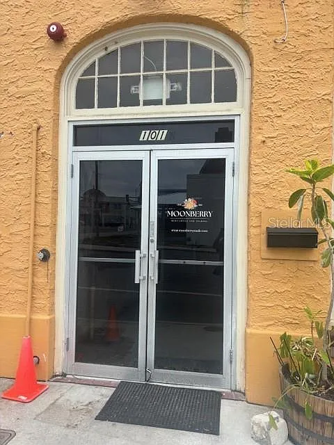 2 bed, 1000 sqft, $1,650 — Photo 2