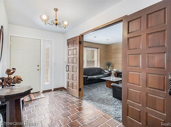 2nd image of 4302 Knightsbridge Ln