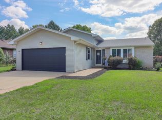 57 Lockman Cir, Elgin, IL 60123