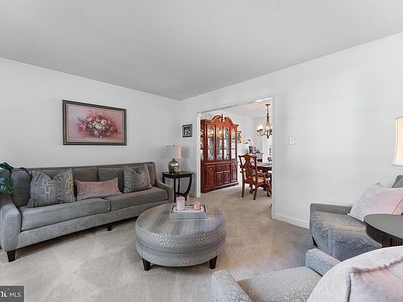 5th image of 6208 Greenleaf Ln