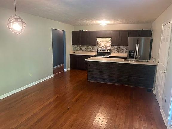 3rd image of 120 Crandell Ct