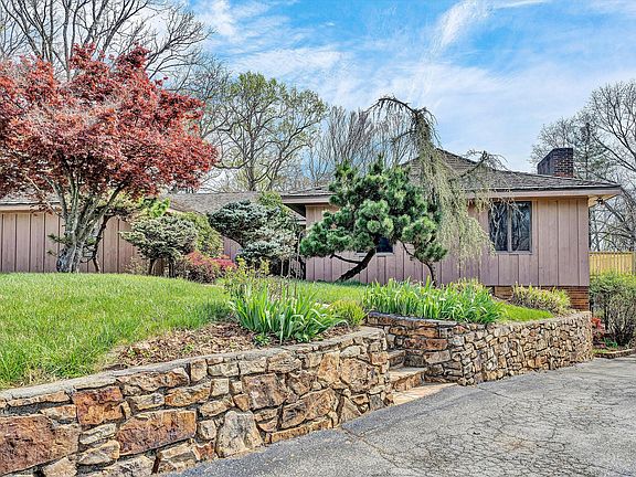 5th image of 6051 Lakemont Dr