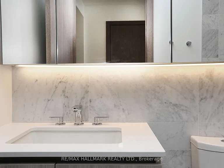 17 Bathurst St #4007 — Photo 8