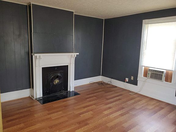 3rd image of 1325 N Main St #5