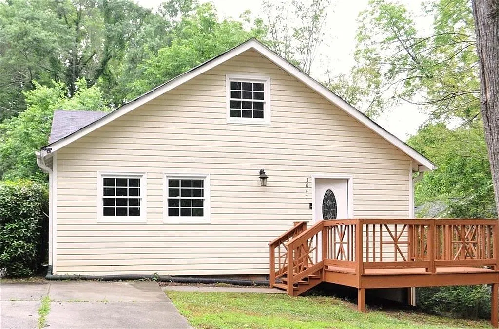 3 bed, 1.0 bath, 1025 sqft, $1,700 — Photo 1