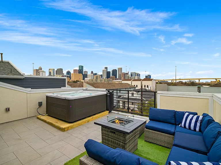 Rooftop (4th floor)